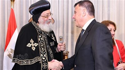 جامعة عين شمس توقع كتاب 