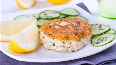 فوائد السلمون.. يخفض من ضغط الدم ويقلل خطر الإصابة بالسكتة الدماغية