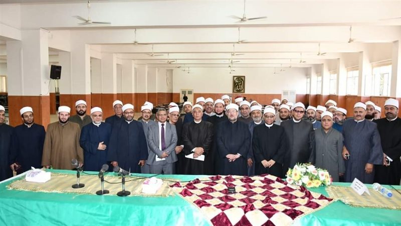وزير الأوقاف والطلاب