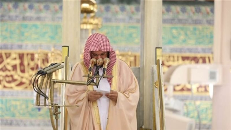  إمام وخطيب المسجد