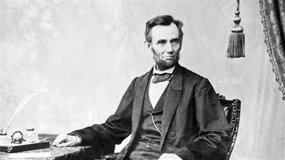 زي النهاردة.. انتخاب أبراهام لينكون «محرر العبيد» رئيسا للولايات المتحدة 