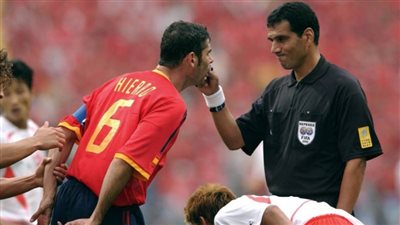 جمال الغندور أبرزها.. أشهر السقطات التحكيمية في كأس العالم | فيديو