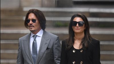 جوني ديب ينفصل عن حبيبته المحامية جولي ريتش