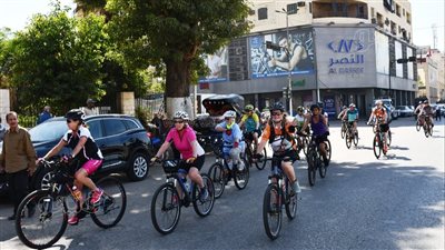 انطلاق أكبر رحلة سياحية بالدراجات في أسوان بمشاركة عشرات البريطانيين | صور