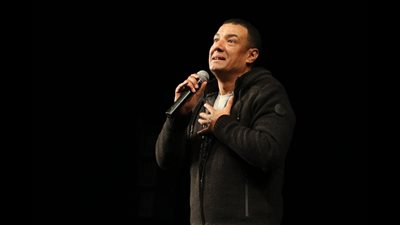 بروفات مكثفة لـ هشام الجخ قبل ساعات من حفله في معرض الشارقة 