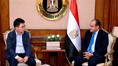 وزير الصناعة يبحث مع وفد سامسونج توسعات الشركة في مصر