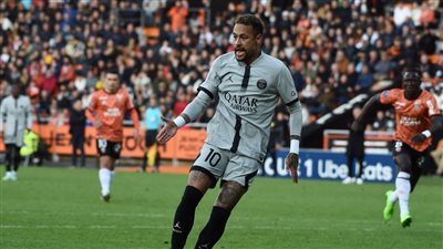 سان جيرمان يتقدم على لوريان بهدف نيمار في الشوط الأول 