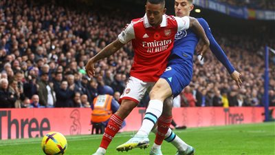 الدوري الإنجليزي، أرسنال يضرب تشيلسي بثلاثية في الشوط الأول 