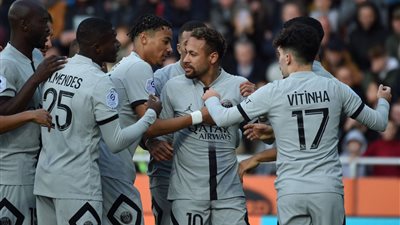 سان جيرمان يفوز على لوريان بهدفين في الدوري الفرنسي 