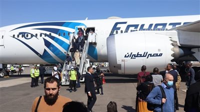 مطار شرم الشيخ يواصل استقبال الوفود المشاركة في قمة المناخ | صور