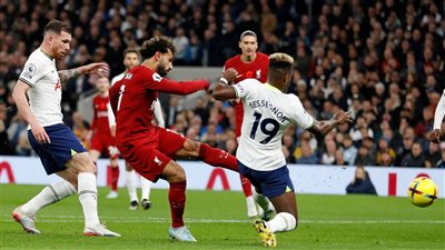 محمد صلاح يعزز تقدم ليفربول بالهدف الثاني في شباك توتنهام 