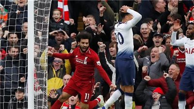 ليفربول يتقدم على توتنهام بثنائية محمد صلاح في الشوط الأول 