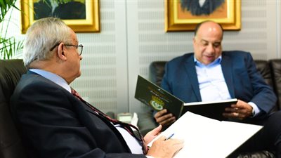 مدير مكتبة الإسكندرية يستقبل رئيس نادي الاتحاد