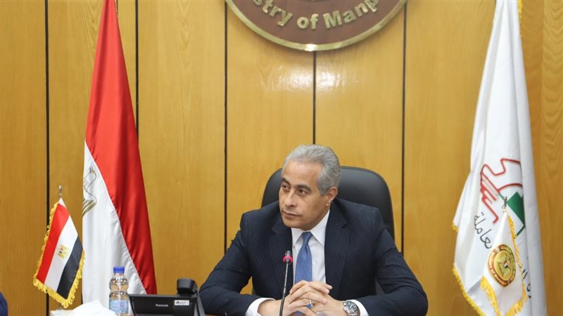حسن شحاتة وزير القوى
