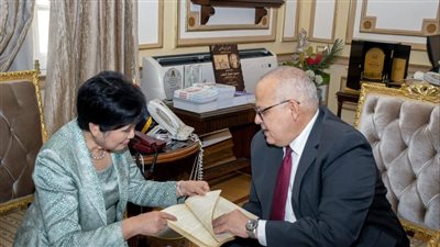 الخشت يبحث مع عمدة طوكيو تعزيز التعاون الأكاديمي والتعليمي وتبادل الخبرات البحثية