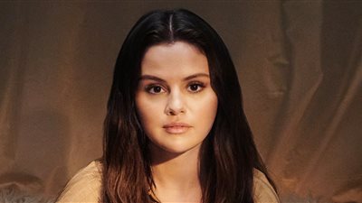 سيلينا جوميز ترد على معجبة اتهمتها بالتقصير والتهرب في الدفاع عن غزة