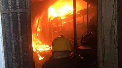 انتداب المعمل الجنائي لبيان سبب حريق 3 محلات أخشاب بأكتوبر 
