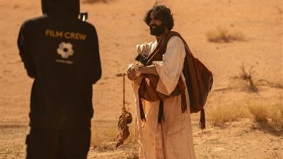 طرح تريلر فيلم بين الرمال المشارك في المسابقة الرسمية لمهرجان البحر الأحمر 