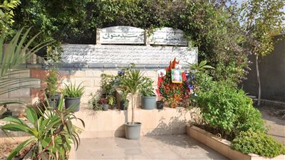 المصري يحيي ذكرى وفاة السيد متولي بوضع أكاليل الزهور على قبره