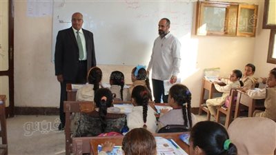 وكيل تعليم بني سويف يحيل إدارة مدرسة للتحقيق لعدم الانضباط أثناء الطابور