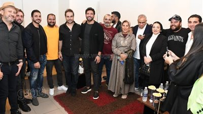 نجوم فيلم تحت تهديد السلاح يحتفلون بالعرض الخاص للعمل |صور 