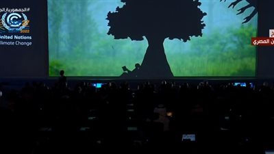 السيسي وقادة العالم يشاهدون عرضا فنيا صامتا عن خطورة التغير المناخي 