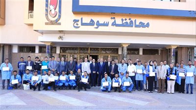 محافظ سوهاج يشهد حفل تخريج متدربي المبادرة الوطنية 