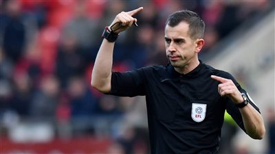 بيتر بانكس حكمًا لمباراة مانشستر سيتي وبرينتفورد في الدوري الإنجليزي