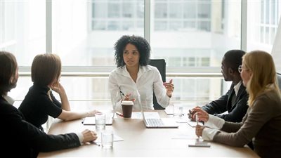 قلق من ندرة النساء بالمناصب العليا في بريطانيا