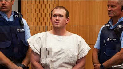 منفذ الهجوم الإرهابي على المسجدين في نيوزيلندا يستأنف على حكم سجنه.. ومحاميه يتخلى عنه