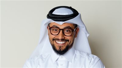 الفنان القطري حمد العمار يقدم فقرات مهرجان الفيفا للمشجعين خلال المونديال