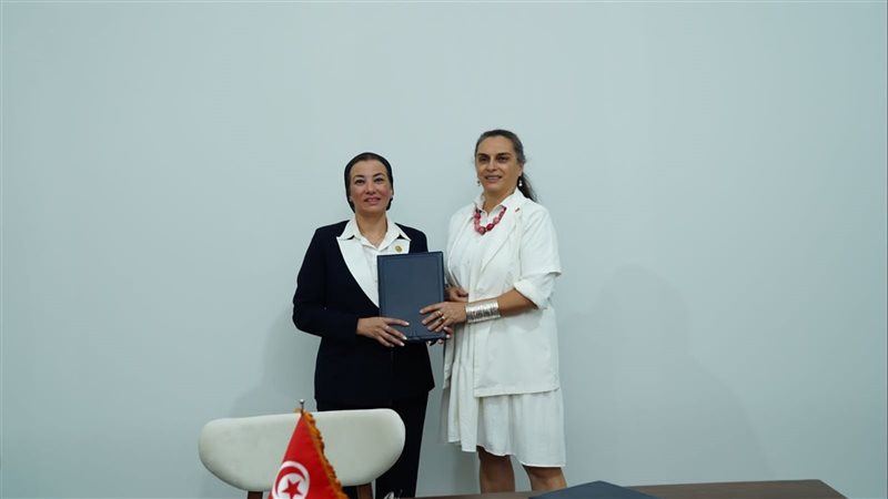 وزيرة البيئة ونظيرتها