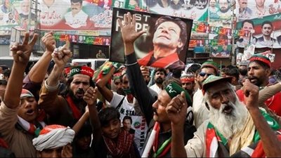 أنصار عمران خان يغلقون الطرق في إسلام آباد