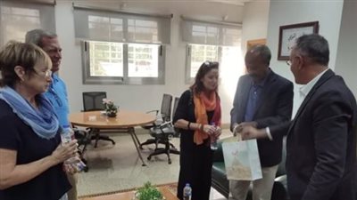 تفاصيل زيارة الممثلة العالمية ستيفاني بورز وأسرتها للمتحف القومي للحضارة بالفسطاط