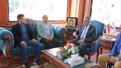 محافظ سوهاج يستقبل وفدا من وزارة الشباب لبحث إطلاق قوافل رياضية مكثفة