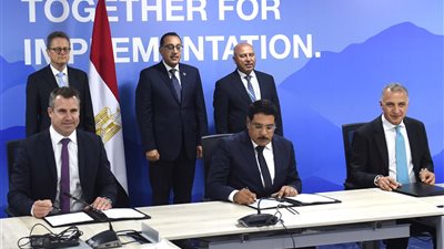 مدبولي يشهد توقيع عقد إدارة وتشغيل الخط الأول للقطار الكهربائي السريع