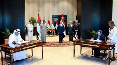 شاهد.. توقيع مذكرة بين مصر والإمارات لإنشاء محطة توليد كهرباء من الرياح