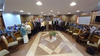 تربية عين شمس تكرم علماءها الحاصلين على جوائز الدولة والجامعة