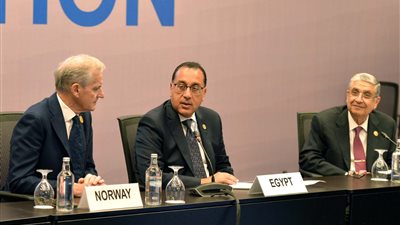 رئيسا وزراء مصر والنرويج يشهدان توقيع اتفاقية لإنتاج الكهرباء من الرياح