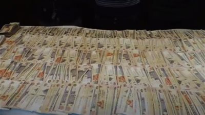 الحصيلة 59 مليون جنيه.. الأموال العامة تلاحق عصابات غسل الأموال والنصب.. وقانوني يكشف مصير المتهمين والمضبوطات | صور