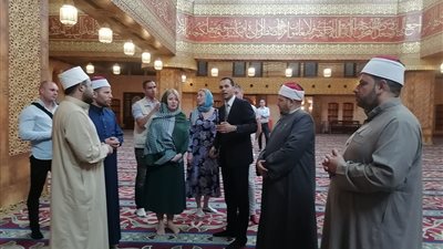 رئيس جمهورية سلوفاكيا تزور مسجد الصحابة بشرم الشيخ | صور 