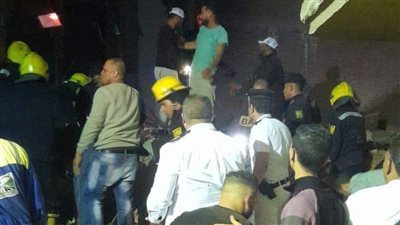 قوات الإنقاذ تواصل رفع أنقاض عقار إمبابة المنهار | صور