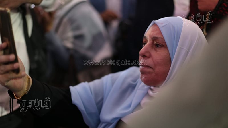 والدة أحد مندوبي