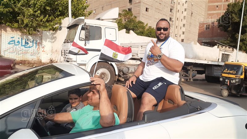 خلاف بطل العالم