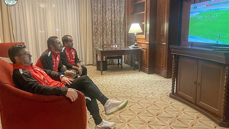 فيتوريا يتابع مباراة