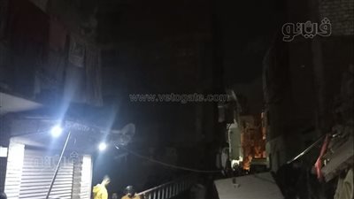 لحظة البحث عن شخص مفقود تحت أنقاض عقار الدخيلة |صور