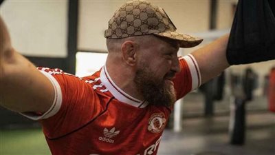 رغم عشقه لمان يونايتد.. مصارع شهير يسعى لشراء نادي ليفربول.. ويكشف السبب