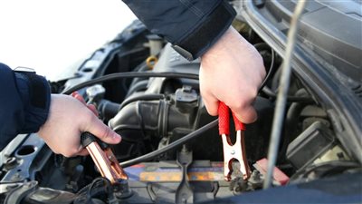 صيانة السيارات.. طرق الحفاظ على البطاريات في الشتاء 