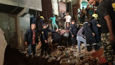 محافظ الجيزة يعاين عقار إمبابة المنهار 