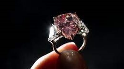 مقابل 28.5 مليون دولار.. ماسة وردية نادرة تباع في جنيف